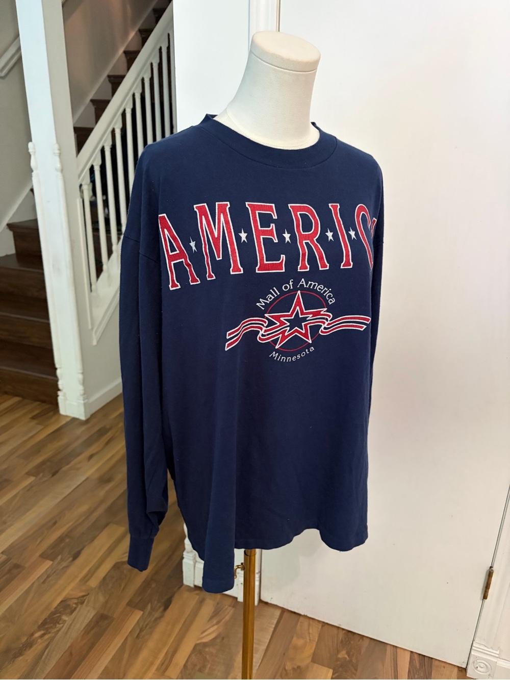 Navy, White & Red Mall of America Long-Sleeve Graphic Tee Y2K, XL, EUC